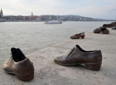 Budapester Holocaust-Mahnmal „Schuhe am Donauufer“ (Foto: Dieter Diskovic)